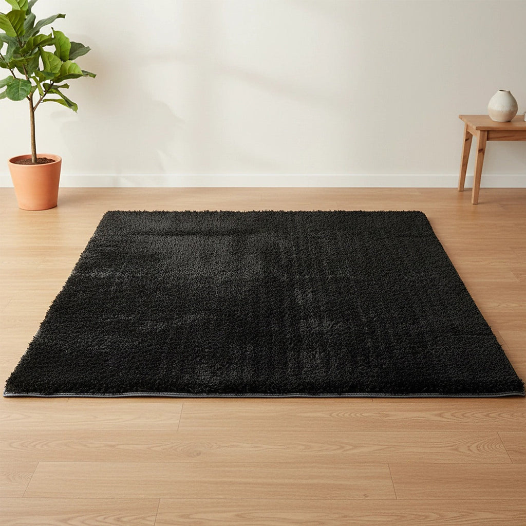 Tapis shaggy noir - envers antidérapant